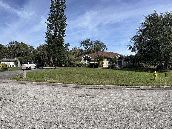 3rd image of 575 Laurel Oak Ct NE