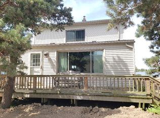 6693 Lakeshore Dr, Newport, MI 48166