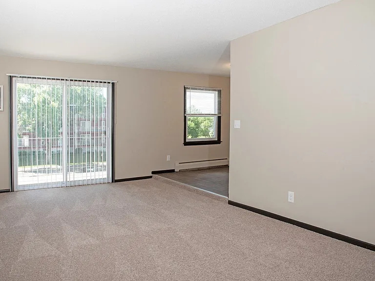 Chateau Apartments — Photo 32
