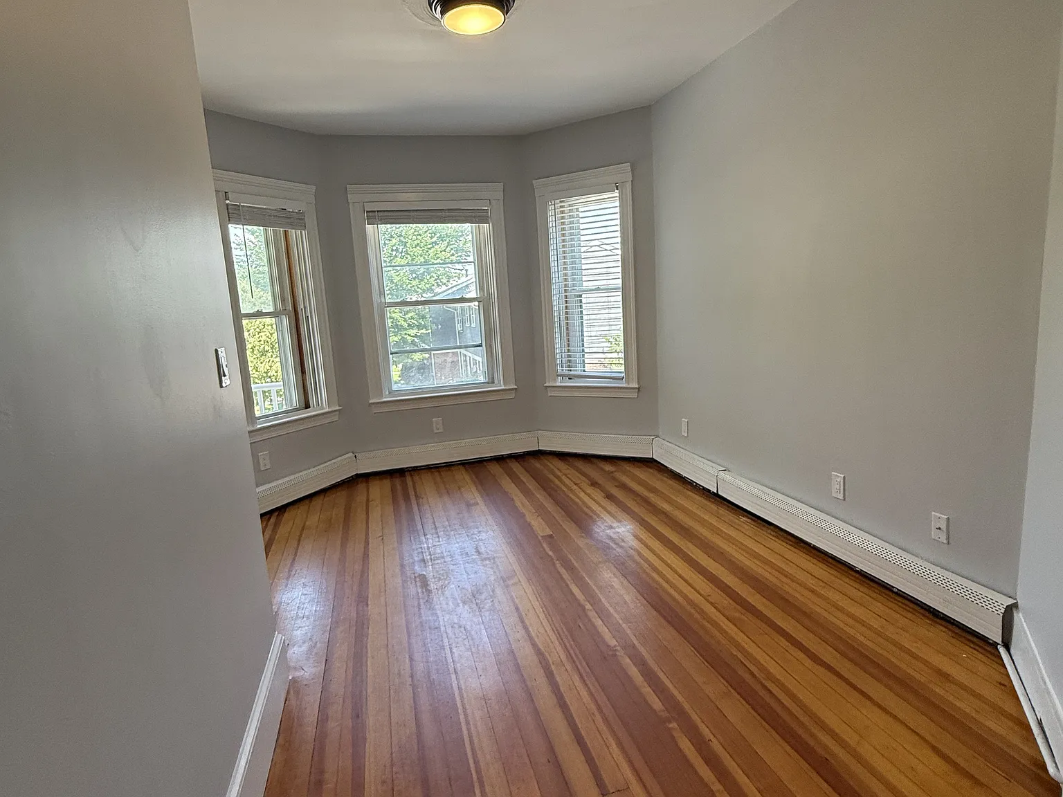 4 bed, 1350 sqft, $4,000 — Photo 3