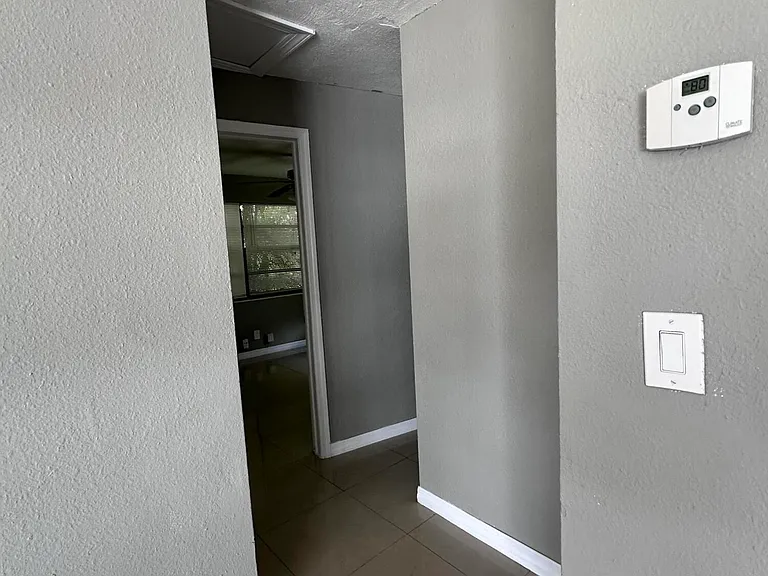 2431 NE 10th Ave — Photo 10