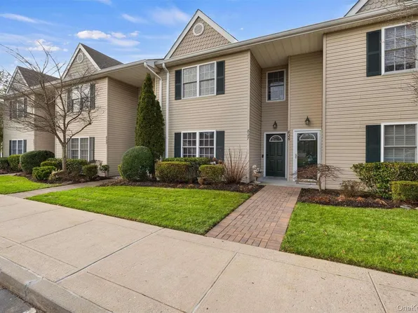 827 Portofino Place #827, Melville, NY 11747