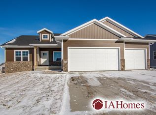 3120 Ridgeview Dr, Ely, IA 52227
