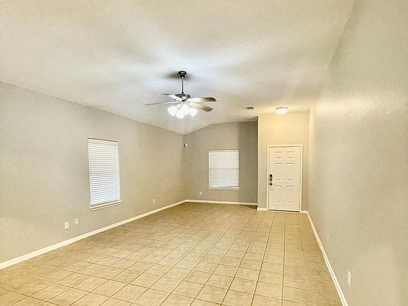 4th image of 615 W Newport Bnd