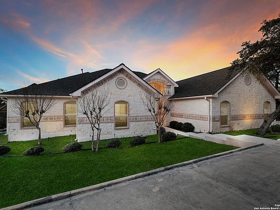 3rd image of 1147 Flagstone Dr