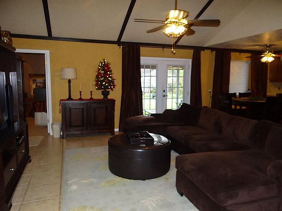4th image of 1506 S Park Way Dr