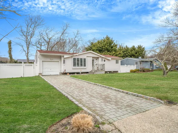 7 Betsy Drive, West Sayville, NY 11796