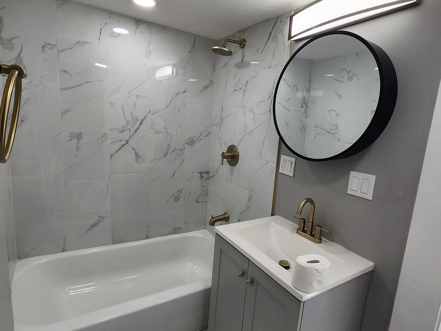 2 bed, 1.0 bath, 2302 sqft, $1,900 — Photo 4