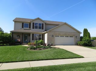 603 Hawk Dr, Mahomet, IL 61853
