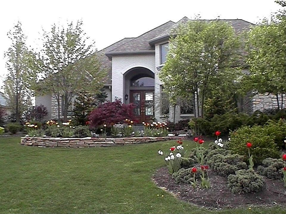 8275 Front Yard