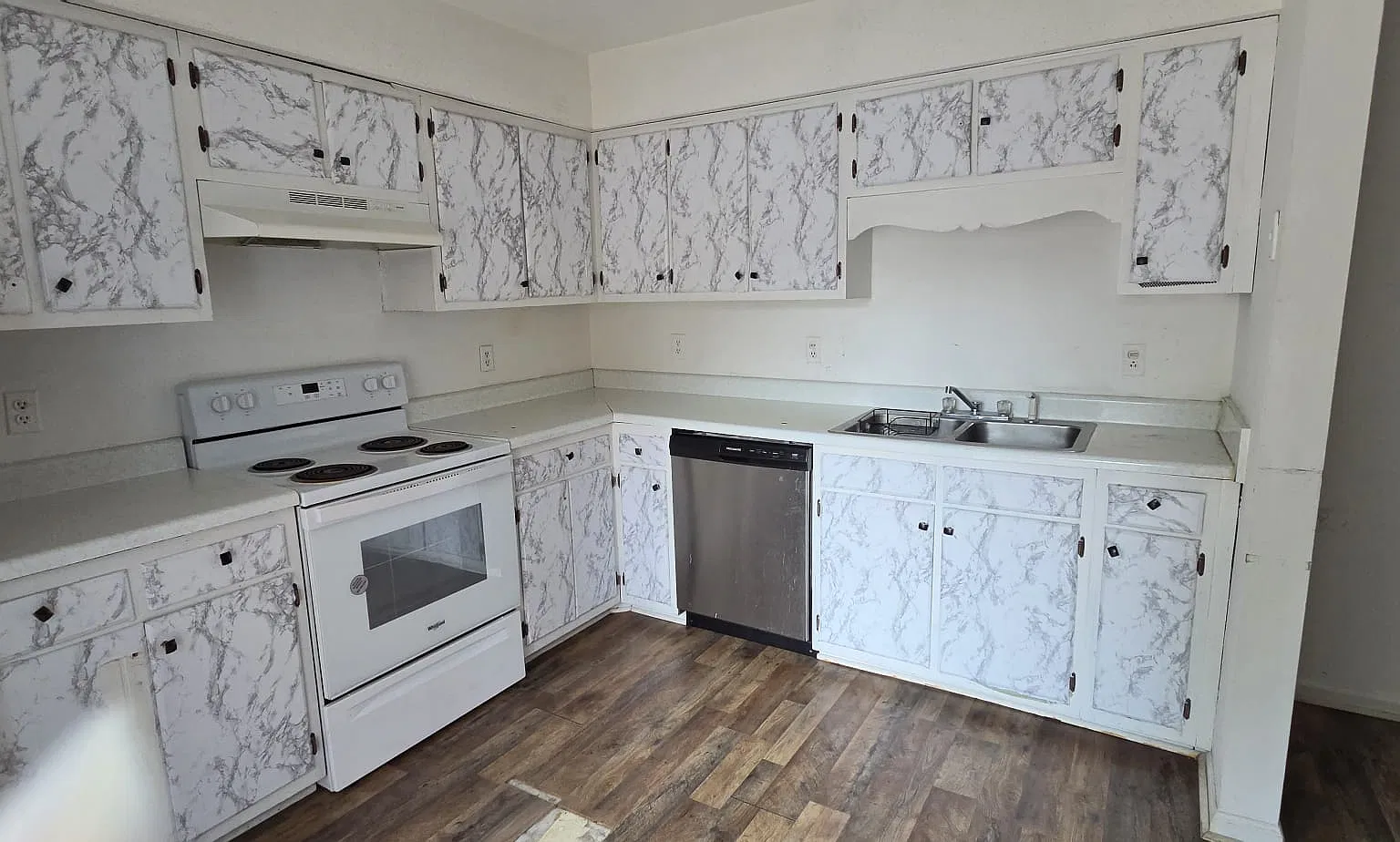 2 bed, 1.5 bath, 1144 sqft, $1,300 — Photo 3