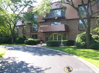 3900 Dundee Rd APT 104B, Northbrook, IL 60062