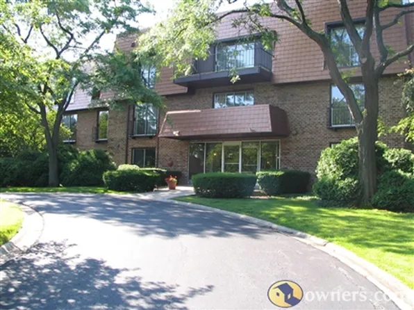 3900 Dundee Rd APT 104B, Northbrook, IL 60062