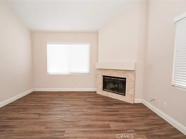 21432 McIntosh Ln — Photo 2