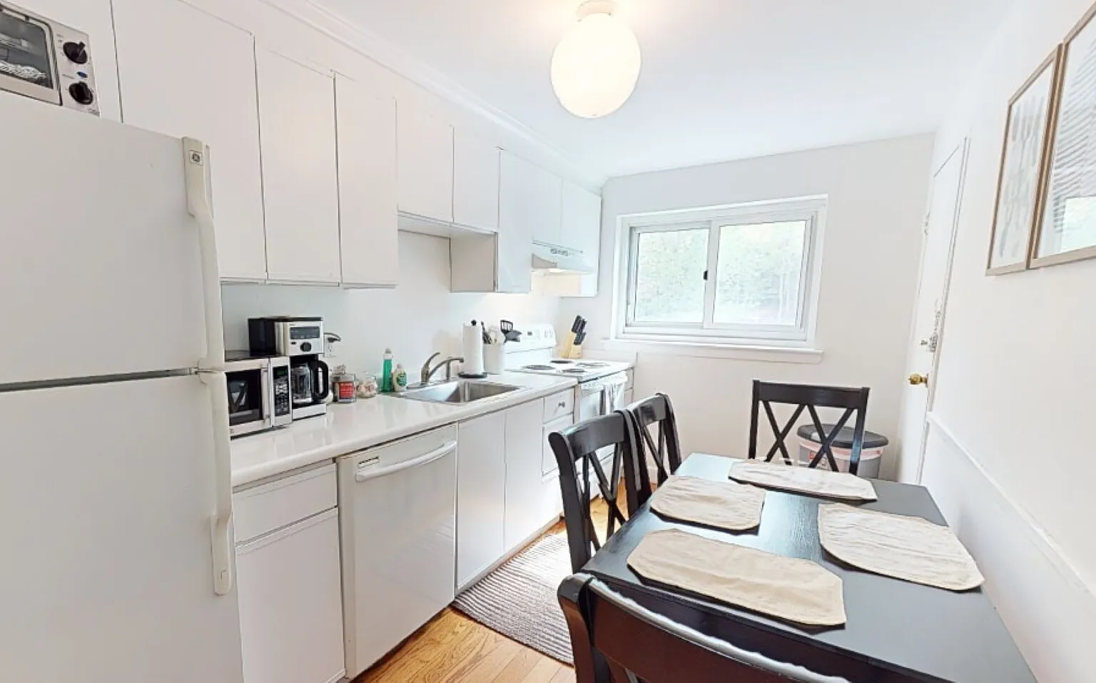 CHE916 Sun-filled 2BR, In-Unit Laundry, Near T & Medical Area — Photo 4