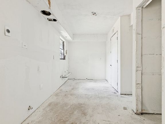 5th image of 8917 Freeport Dr