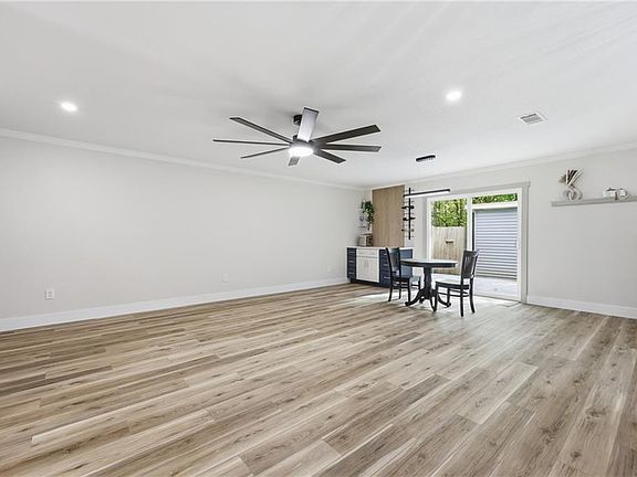 5th image of 207 Millers Trace Dr