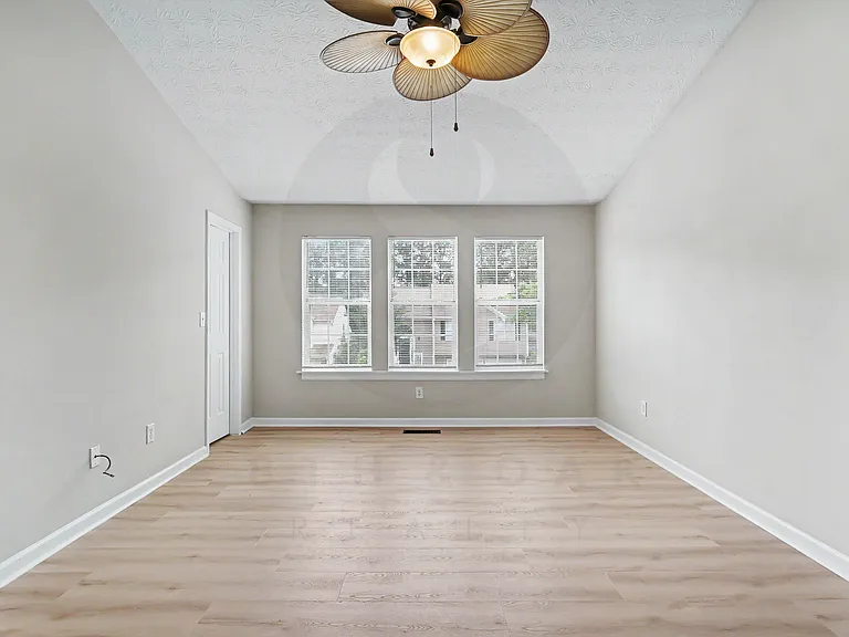 1090 Winter Park Ln — Photo 18