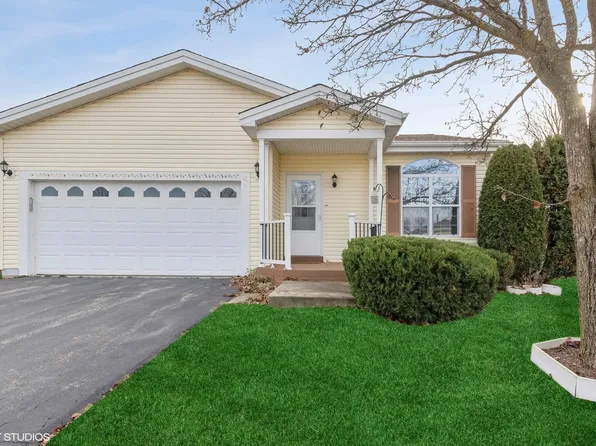 3011 Hunt Club Ct, Grayslake, IL 60030