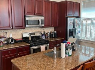 1417 Spruce St APT 1F, Philadelphia, PA 19102