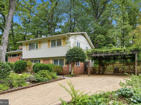 3305 Potterton Dr, Falls Church, VA 22044