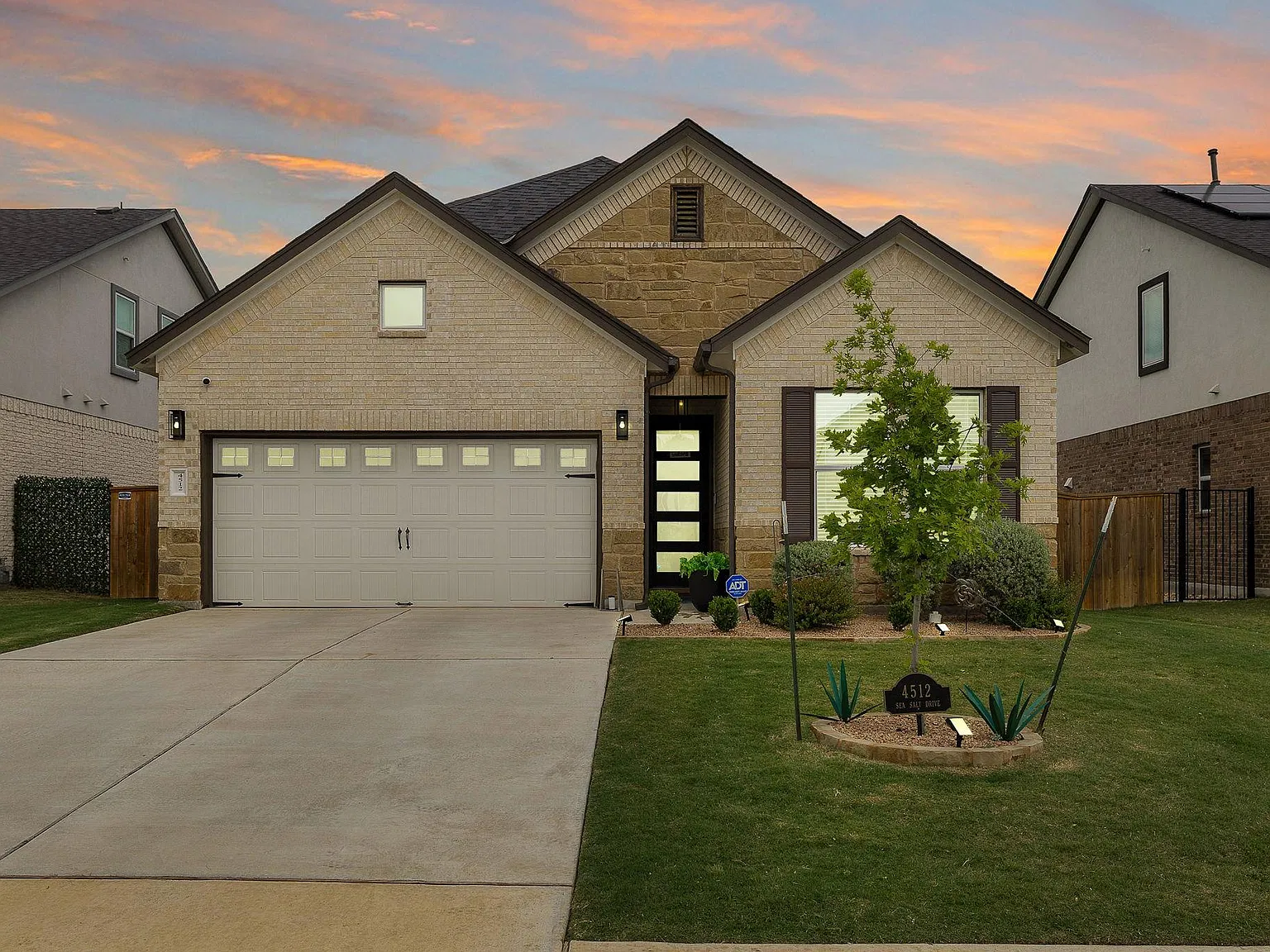 3 bed, 2.0 bath, 1427 sqft, $2,500 — Photo 1
