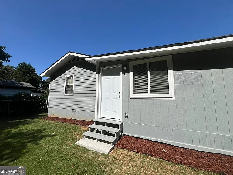 572 Lancelot Dr — Photo 1