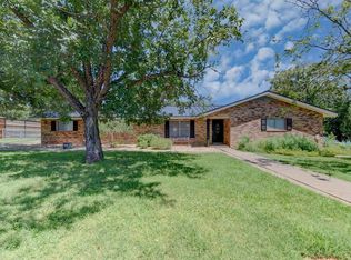 302 Frederick Rd, Fredericksburg, TX 78624