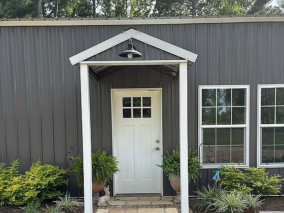 2nd image of 550 Columbia Road 17