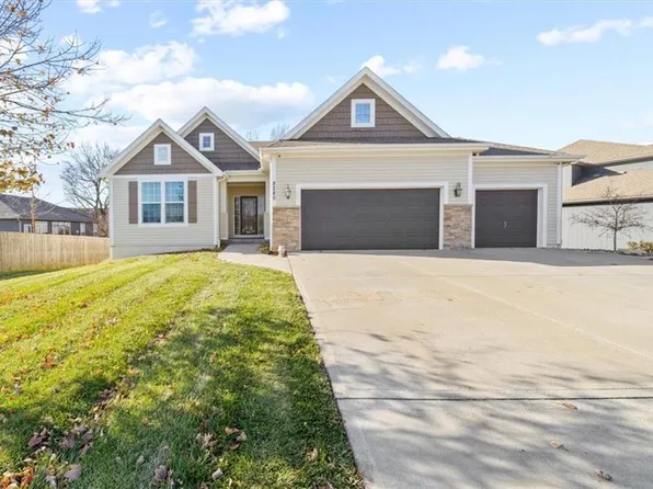 8280 Tupelo St, De Soto, KS 66018