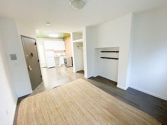 1st image of 318 E 104th St #1L