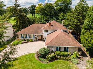 286 Stonegate Rd, Clarendon Hills, IL 60514