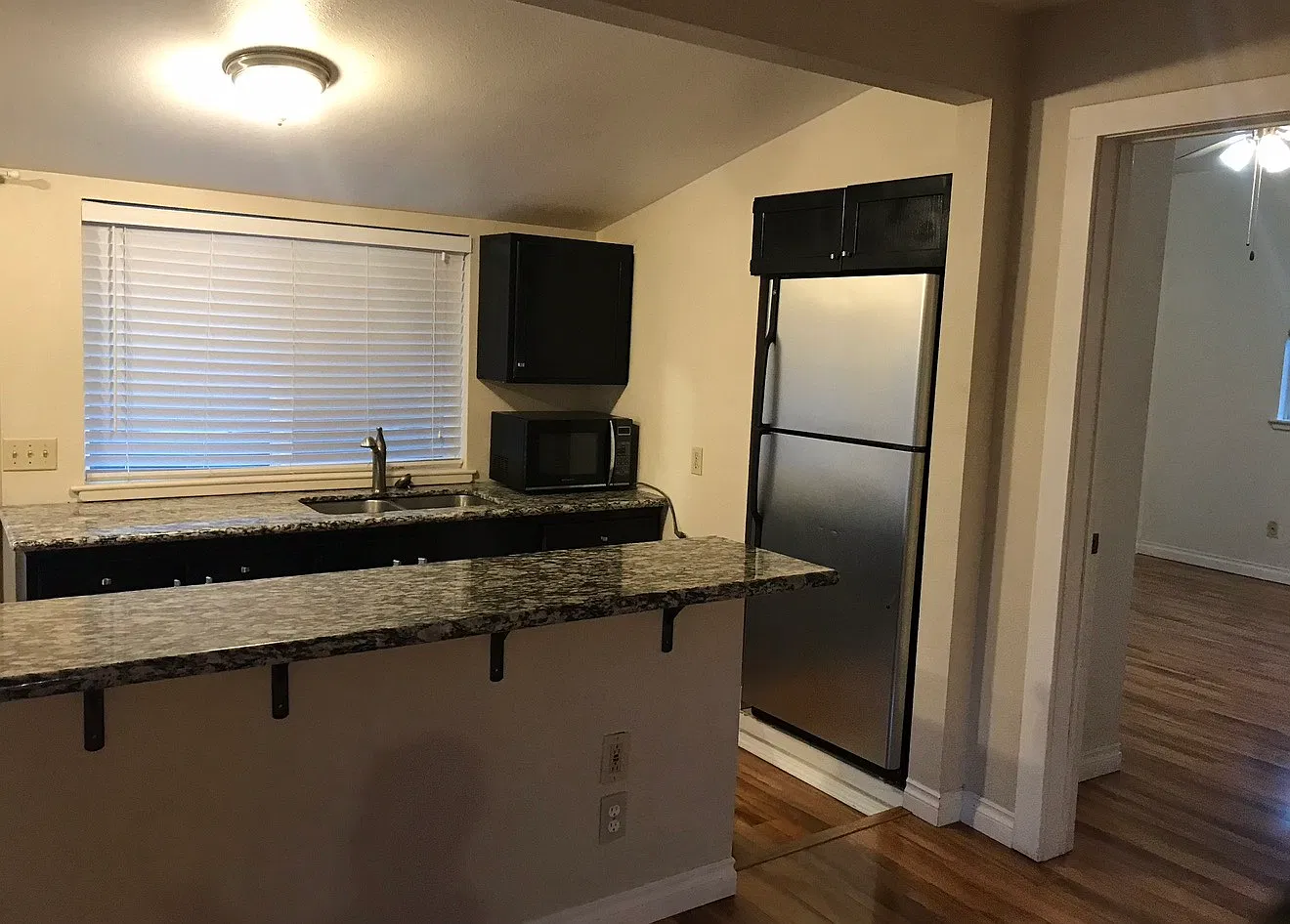 2 bed, 1.5 bath, 1180 sqft, $2,600 — Photo 2
