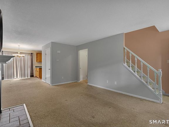 4th image of 423 Churchill Drive #423