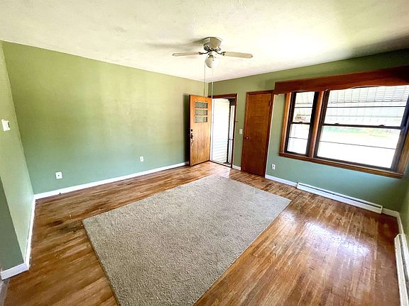 4th image of 560 N Oakhill Ave