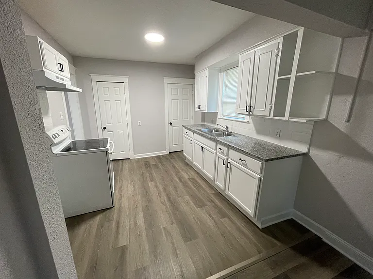 4221 Chestnut Ave — Photo 1