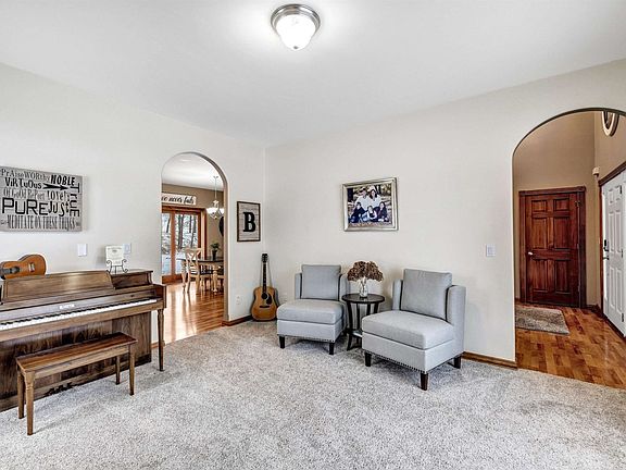 3rd image of 2454 Skyline Oaks Dr
