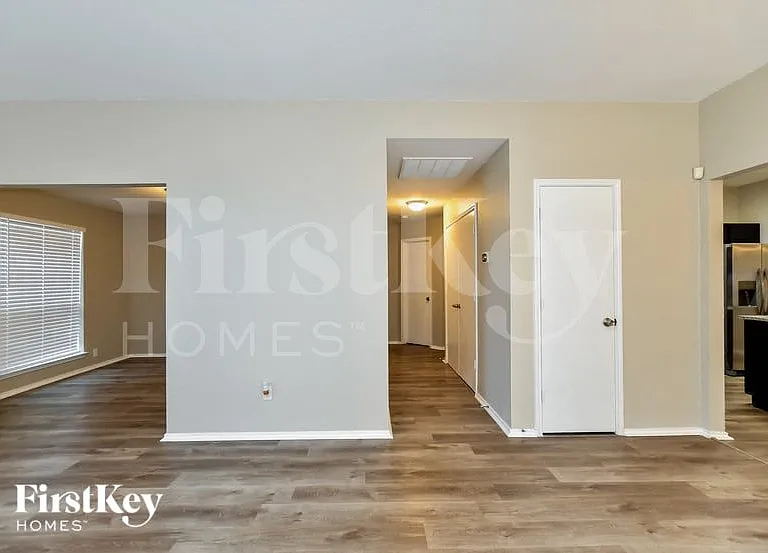 1519 Cedarcrest Cir — Photo 3