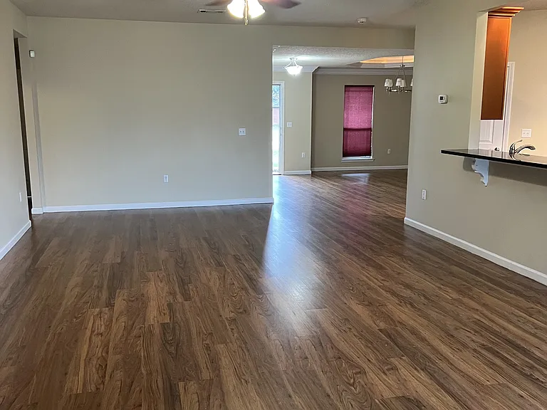 5263 Moore Loop — Photo 2