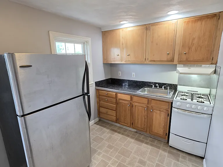 75 Dennis St — Photo 4