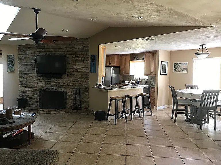 2 bed, 1469 sqft, $2,700 — Photo 2
