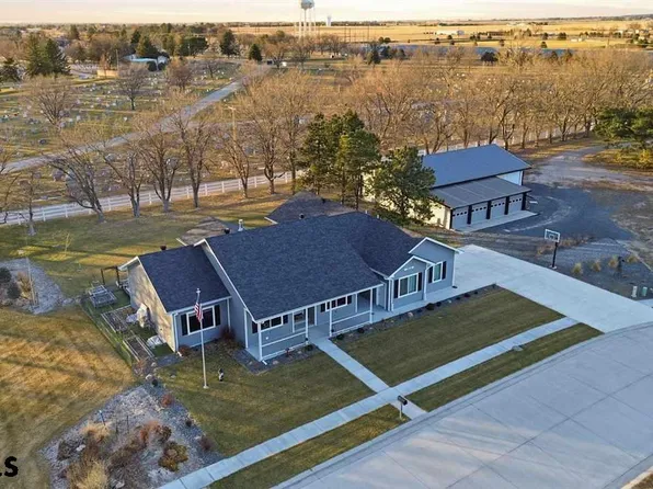 3918 Hilltop Estate Pl, Scottsbluff, NE 69361