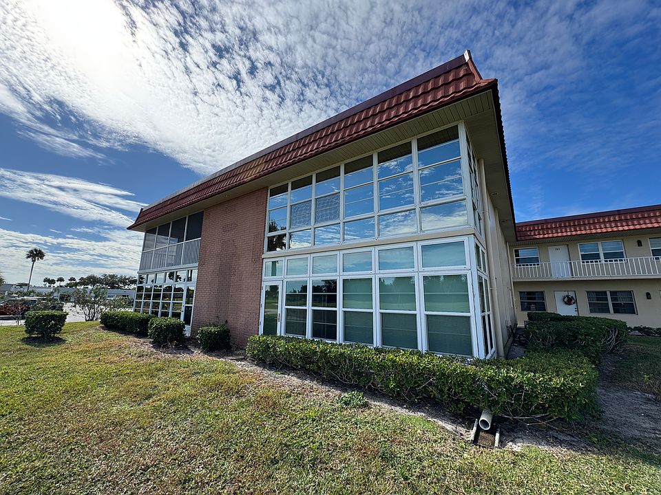 1st image of 55 Woodland Dr APT 102