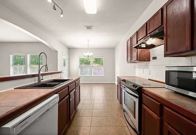 22898 Sabine Dr — Photo 7