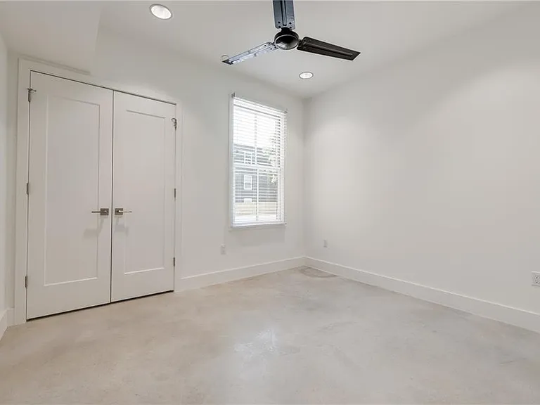 408 W 38th St #1 — Photo 20