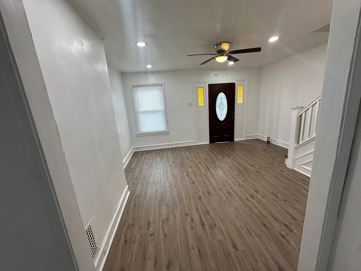 3 bed, 1.5 bath, 1190 sqft, $1,700 — Photo 2