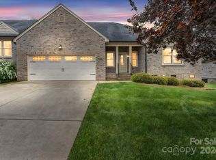 588 Grandview Dr, Graham, NC 27253