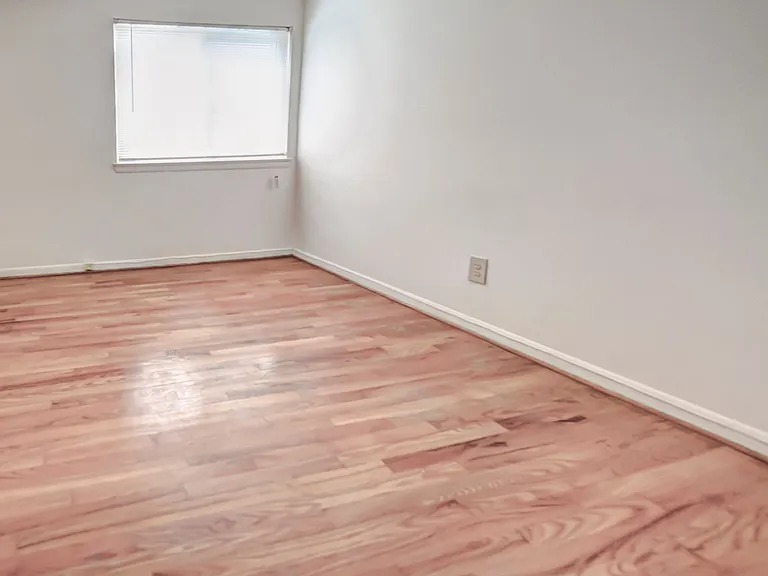 HIckory Heights Apartments — Photo 16