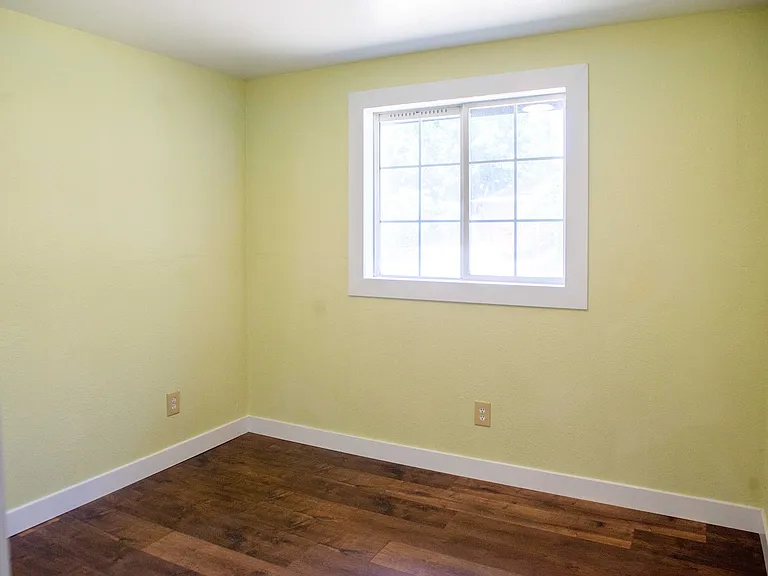 2328 SW Glacier Ave — Photo 10