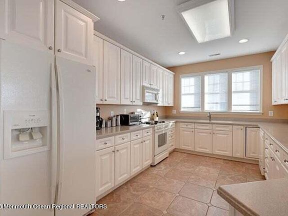 5th image of 33 Cooper Ave Unit 315